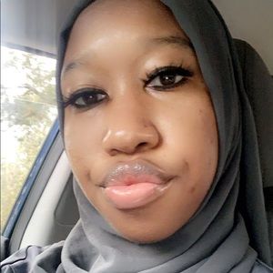 Meet your Posher, Fadia